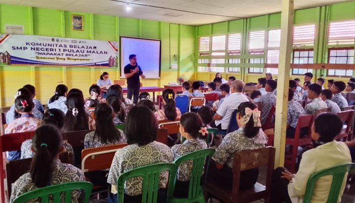 “Stop Kawin Muda, Selamatkan Masa Depan!”  Penyuluh Agama Kristen Kemenag Katingan Gelar Bimroh di SMPN 1 Pulau Malan